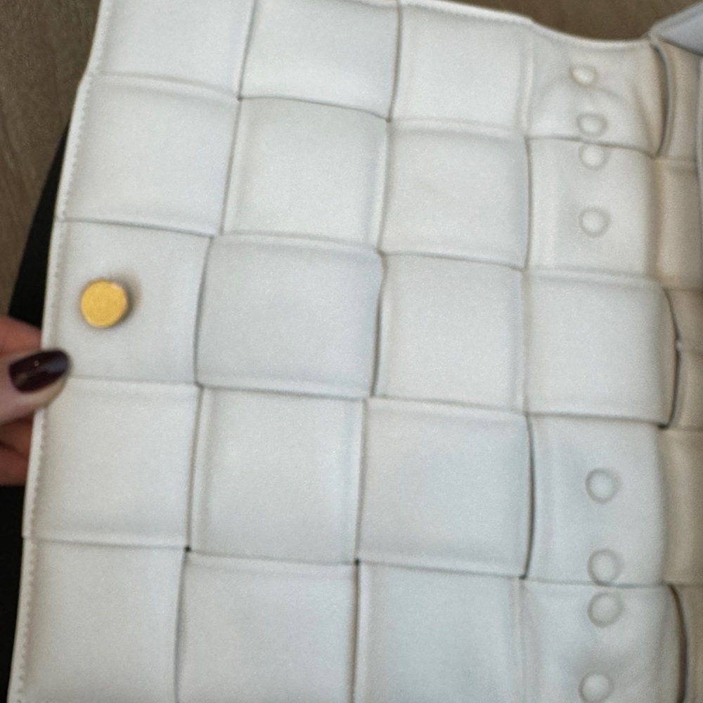BOTTEGA VENETA Lambskin Maxi Intreccio Padded Chain Cassette Crossbody Bag Chalk - Picture 5 of 15